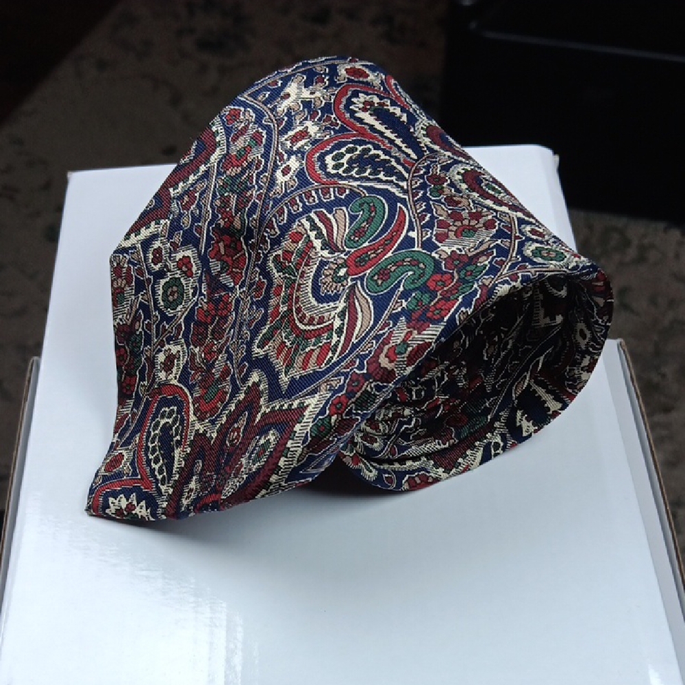 Roundtree & Yorke Paisley Patterned Men's Silk Tie‎